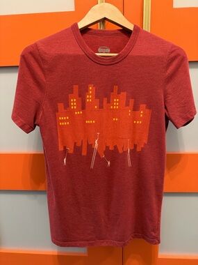 Fossil Painter Cityscape Skyscraper Red Orange Graphic Tee Shirt Size Small